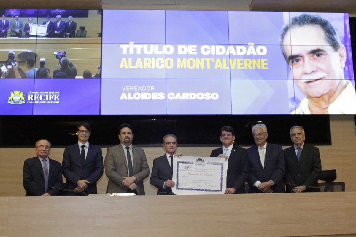 Título de Cidadão do Recife. Diretor Alarico Mont'Alverne.