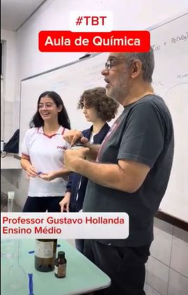 Aula de Química. Ensino Médio.